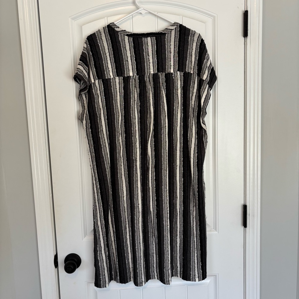 My Danielle Striped Black and White Textured Dress Size XL NWT - Picture 7 of 7